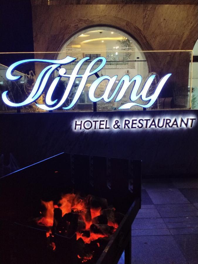 Tiffany Hotel & Restaurant 潘切 外观 照片