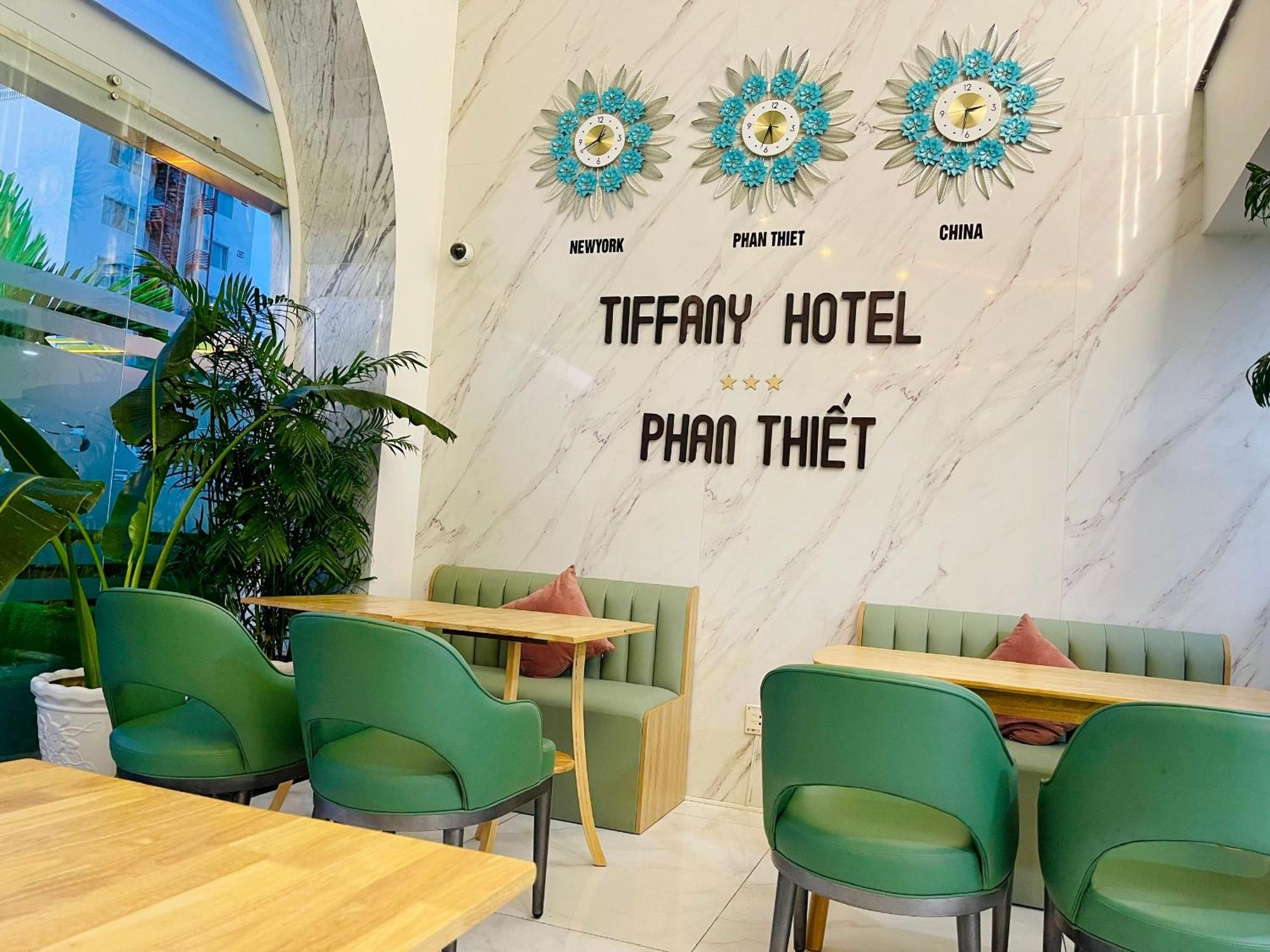 Tiffany Hotel & Restaurant 潘切 外观 照片