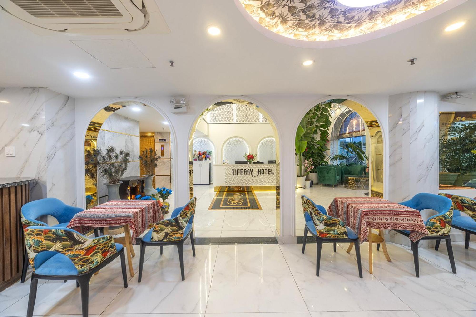 Tiffany Hotel & Restaurant 潘切 外观 照片