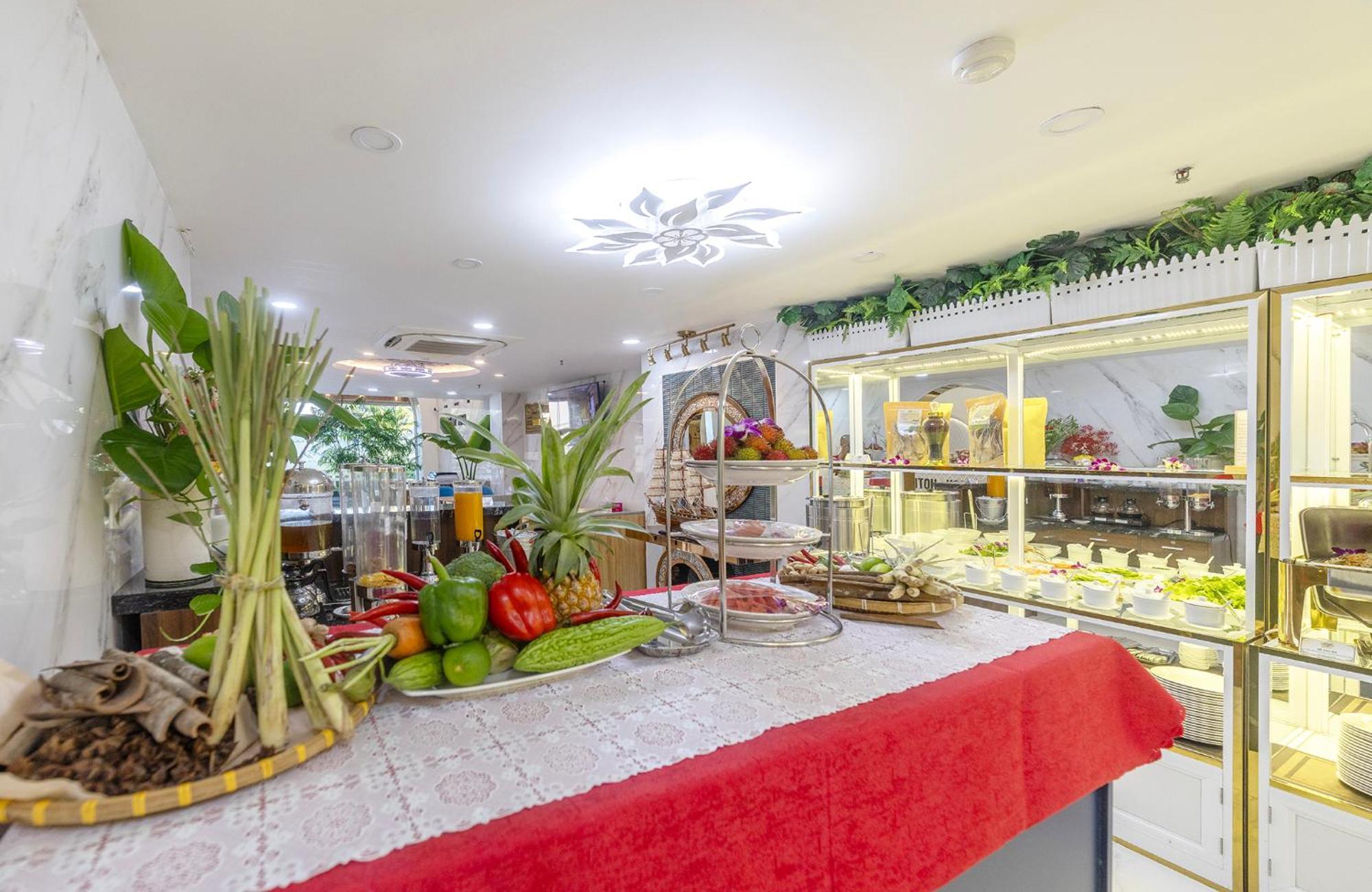 Tiffany Hotel & Restaurant 潘切 外观 照片